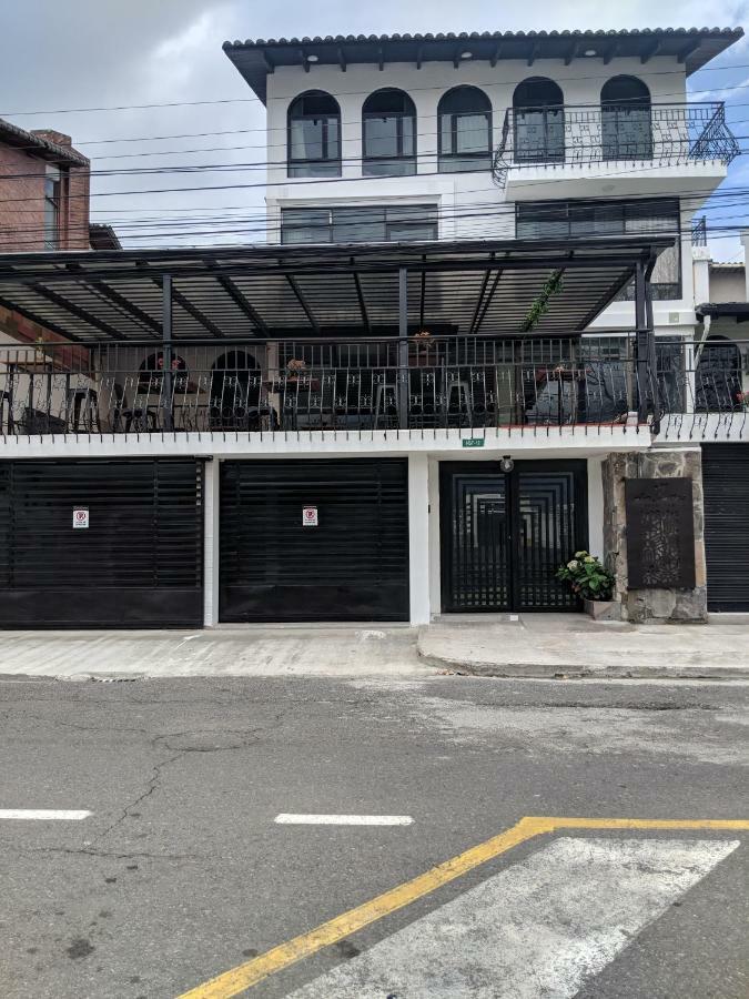 Air Suites Hotel Boutique Quito Exterior photo